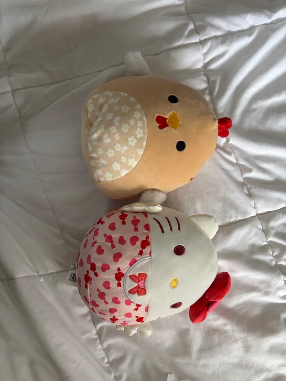 Squishmallows Beige Chick and White Hello Kitty with Red Hearts Plush Duo